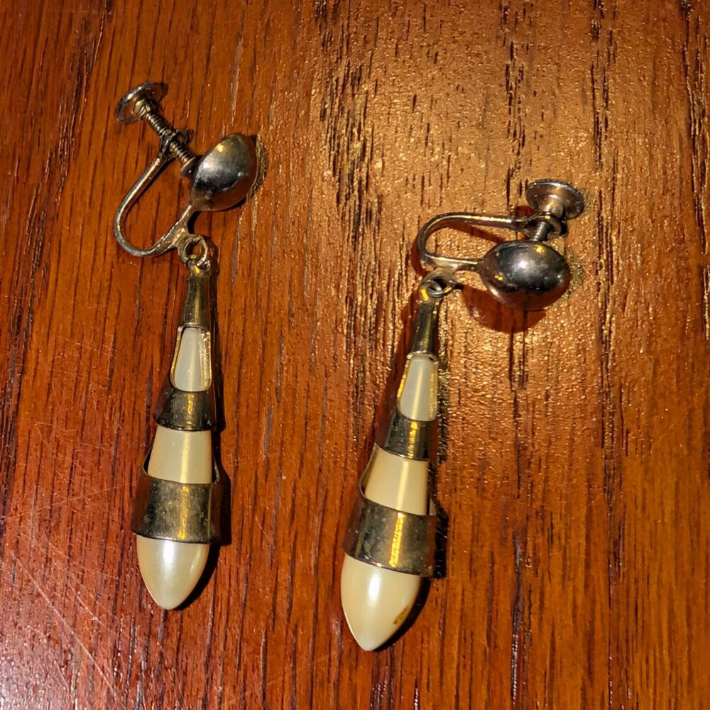Sarah Coventry screw-back earrings